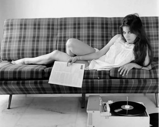 Claudia Cardinale feet photo thumbnail