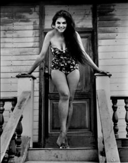 Claudia Cardinale feet photo thumbnail