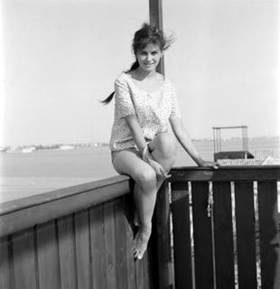 Claudia Cardinale feet photo thumbnail