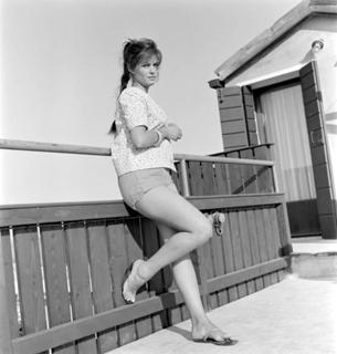 Claudia Cardinale feet photo thumbnail