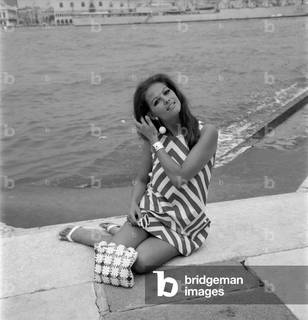 Claudia Cardinale feet photo thumbnail