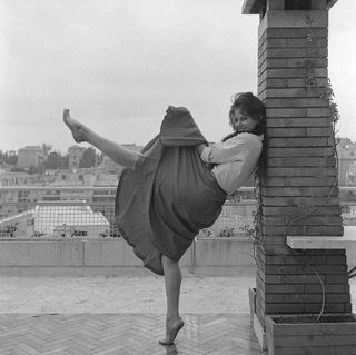 Claudia Cardinale feet photo thumbnail