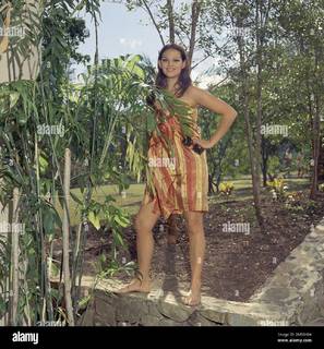 Claudia Cardinale feet photo thumbnail