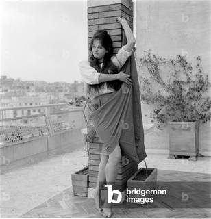 Claudia Cardinale feet photo thumbnail