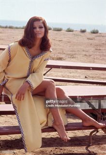 Claudia Cardinale feet photo thumbnail