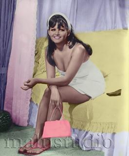 Claudia Cardinale feet photo thumbnail