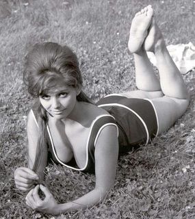 Claudia Cardinale feet photo thumbnail
