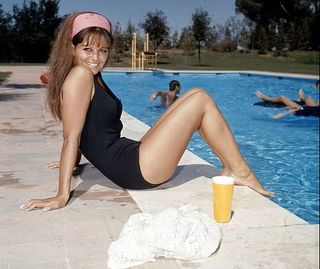 Claudia Cardinale feet photo thumbnail
