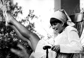 Claudia Cardinale feet photo thumbnail
