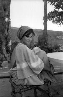 Claudia Cardinale feet photo thumbnail