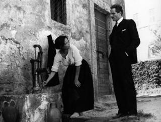 Claudia Cardinale feet photo thumbnail