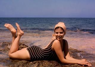 Claudia Cardinale feet photo thumbnail