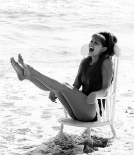 Claudia Cardinale feet photo thumbnail