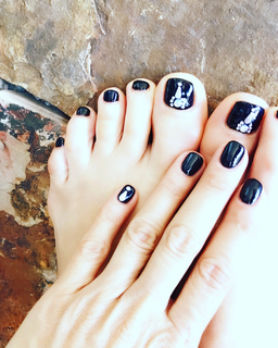 Claudia Fernandez feet photo 2