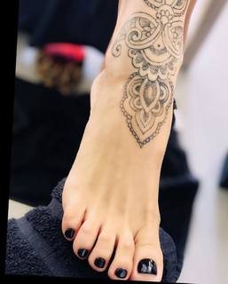 Claudia Fernandez feet photo 11