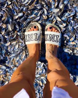 Claudia Fernandez feet photo 9