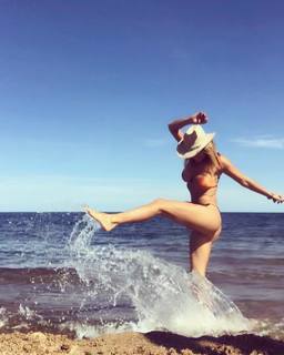 Claudia Fernandez feet photo 18
