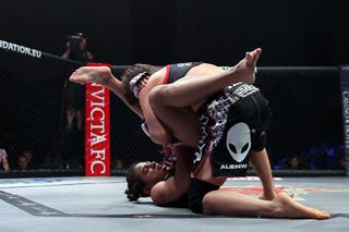 Claudia Gadelha feet photo thumbnail