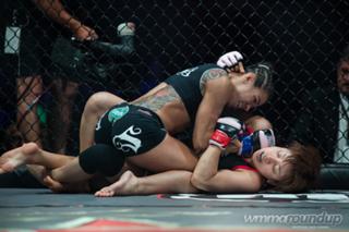 Claudia Gadelha feet photo thumbnail