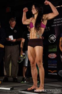 Claudia Gadelha feet photo thumbnail