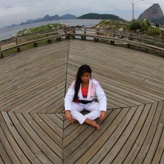 Claudia Gadelha feet photo thumbnail