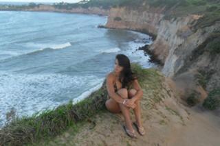 Claudia Gadelha feet photo thumbnail