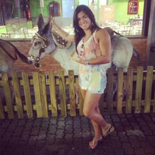 Claudia Gadelha feet photo thumbnail