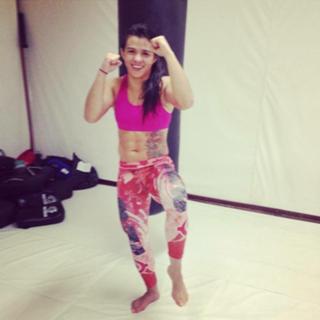 Claudia Gadelha feet photo thumbnail