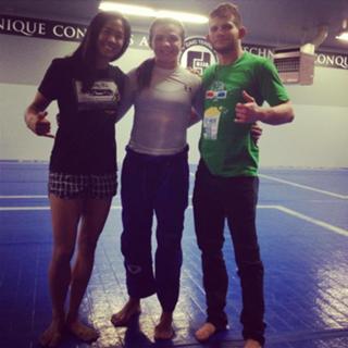 Claudia Gadelha feet photo thumbnail