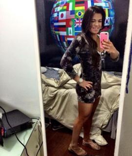 Claudia Gadelha feet photo thumbnail