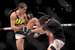 Claudia Gadelha feet photo thumbnail