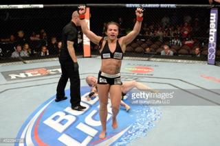 Claudia Gadelha feet photo thumbnail