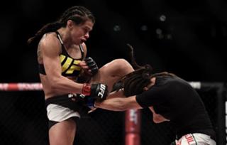Claudia Gadelha feet photo thumbnail