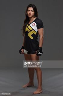 Claudia Gadelha feet photo thumbnail