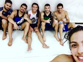 Claudia Gadelha feet photo thumbnail