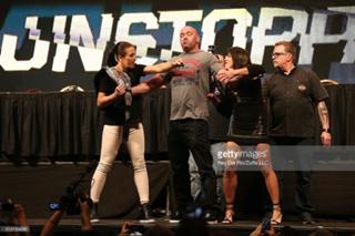 Claudia Gadelha feet photo thumbnail