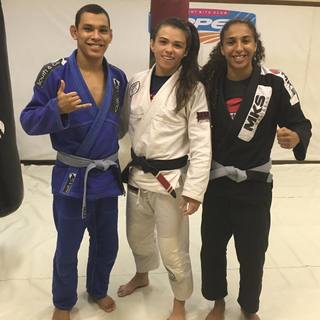 Claudia Gadelha feet photo thumbnail