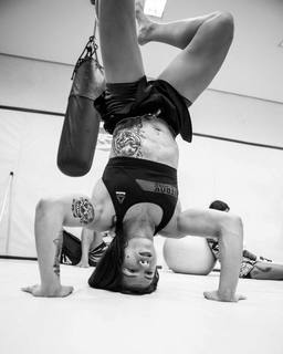 Claudia Gadelha feet photo thumbnail