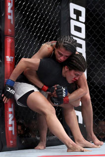 Claudia Gadelha feet photo thumbnail