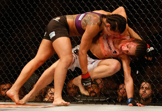 Claudia Gadelha feet photo thumbnail