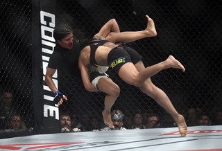 Claudia Gadelha feet photo thumbnail