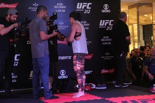 Claudia Gadelha feet photo thumbnail