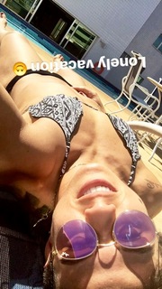 Claudia Gadelha feet photo thumbnail