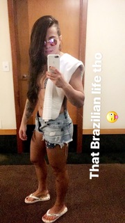 Claudia Gadelha feet photo thumbnail