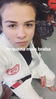 Claudia Gadelha feet photo thumbnail