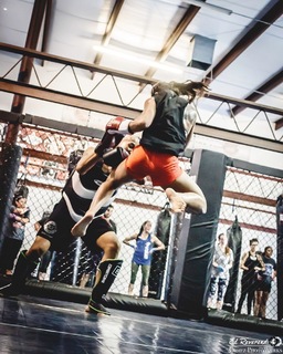 Claudia Gadelha feet photo thumbnail
