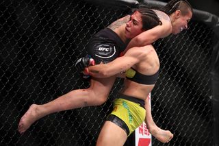 Claudia Gadelha feet photo thumbnail