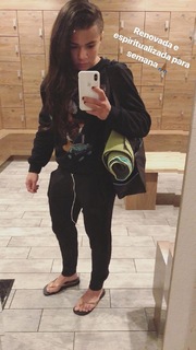 Claudia Gadelha feet photo thumbnail