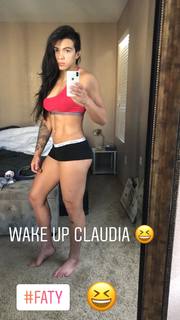 Claudia Gadelha feet photo thumbnail