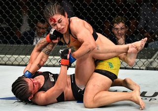 Claudia Gadelha feet photo thumbnail